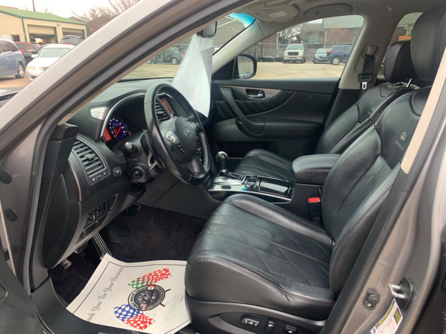 2009 Gray /Black Infiniti FX FX35 2WD (JNRAS18U39M) with an 3.5L V6 DOHC 24V engine, Automatic transmission, located at 1830 North Belt Line Road, Irving, TX, 75061, (469) 524-0199, 32.834373, -96.993584 - Photo#7